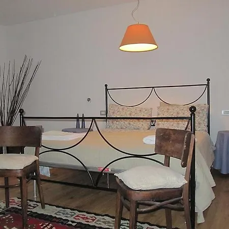 Fabro Scalo Sleeps 18 Pool Wifi *