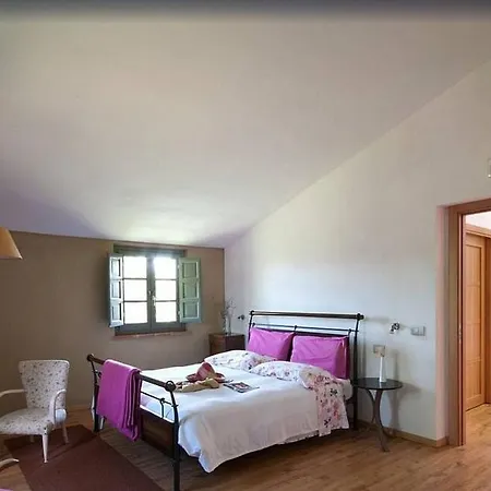 Fabro Scalo Sleeps 18 Pool Wifi